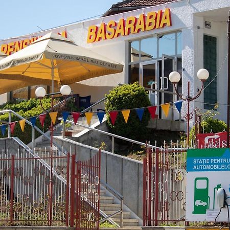 Pensiunea Basarabia Onesti Exteriör bild