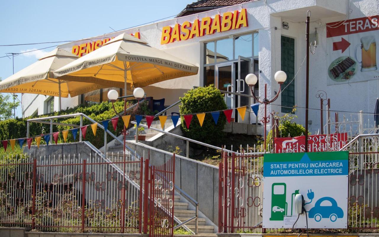 Pensiunea Basarabia Onesti Exteriör bild